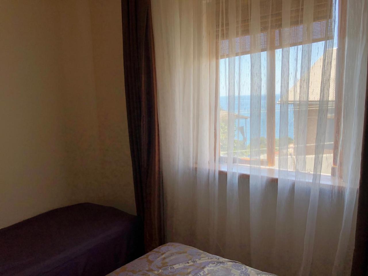 Guesthouse On Sovhoznaya 18 ガグラ エクステリア 写真
